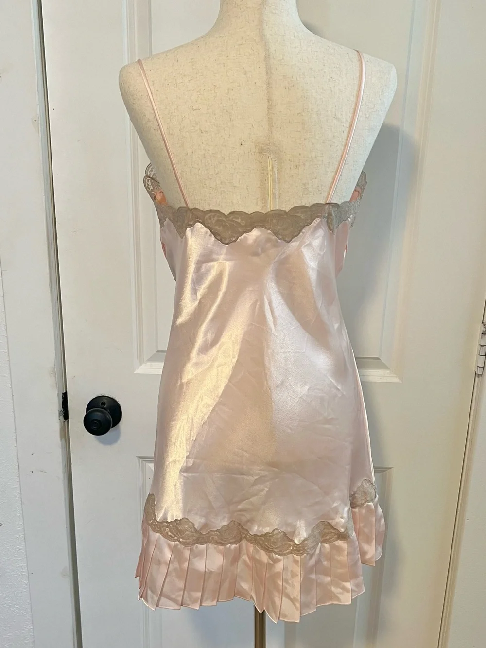 NWT 90s Dead-stock Victoria’s Secret Gold Label Baby Pink Lace Slip Dress - Picture 4 of 9